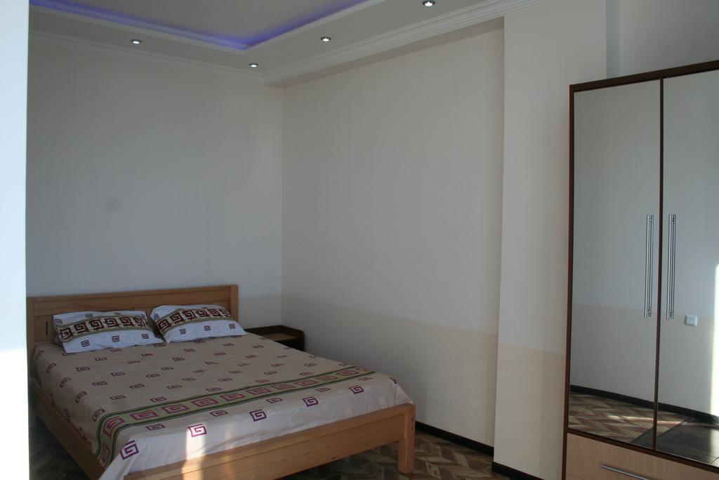 Apartment Miracle Batumi Exteriör bild