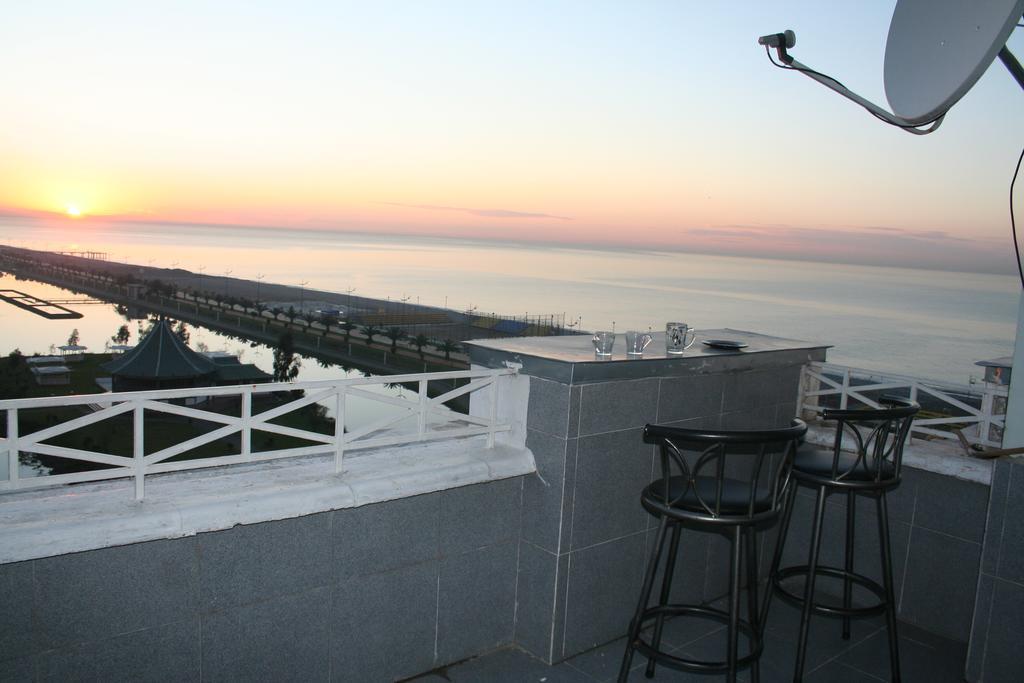 Apartment Miracle Batumi Exteriör bild
