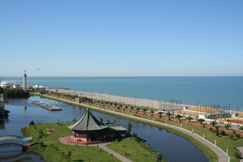 Apartment Miracle Batumi Exteriör bild