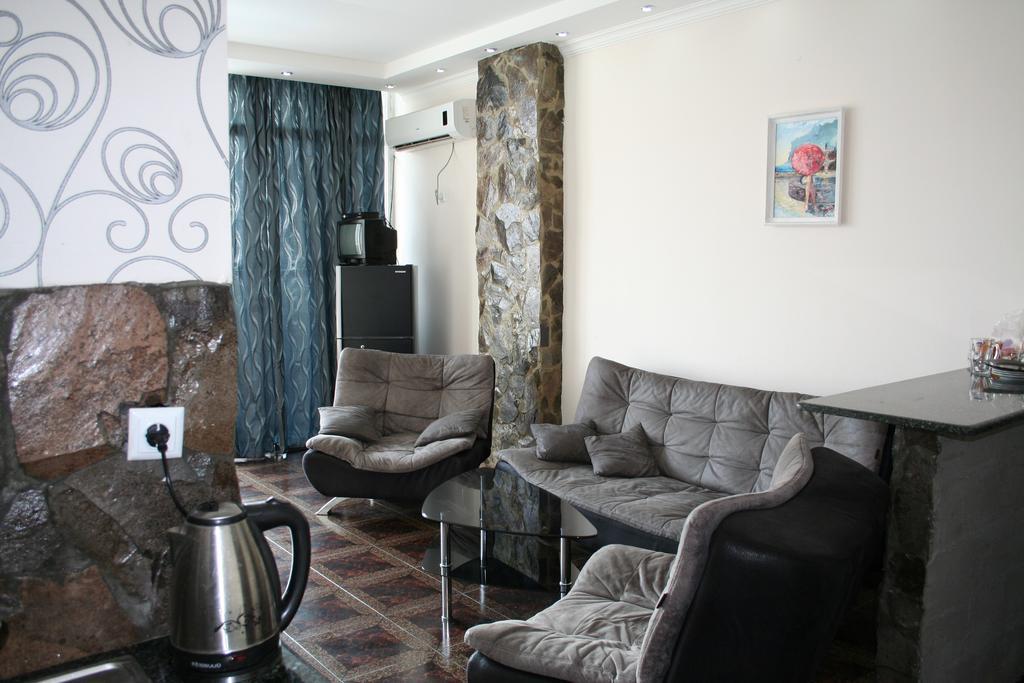 Apartment Miracle Batumi Exteriör bild