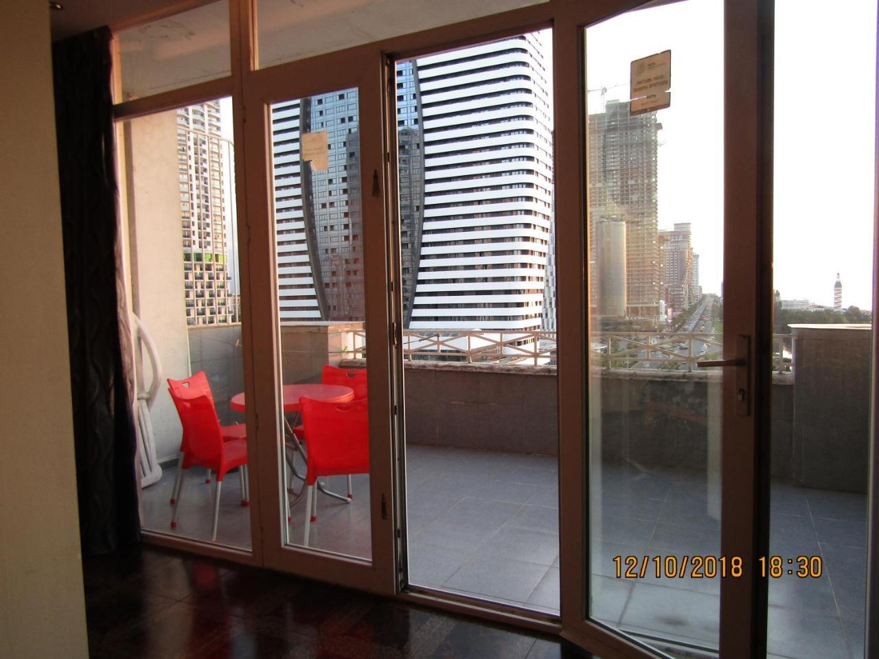 Apartment Miracle Batumi Exteriör bild