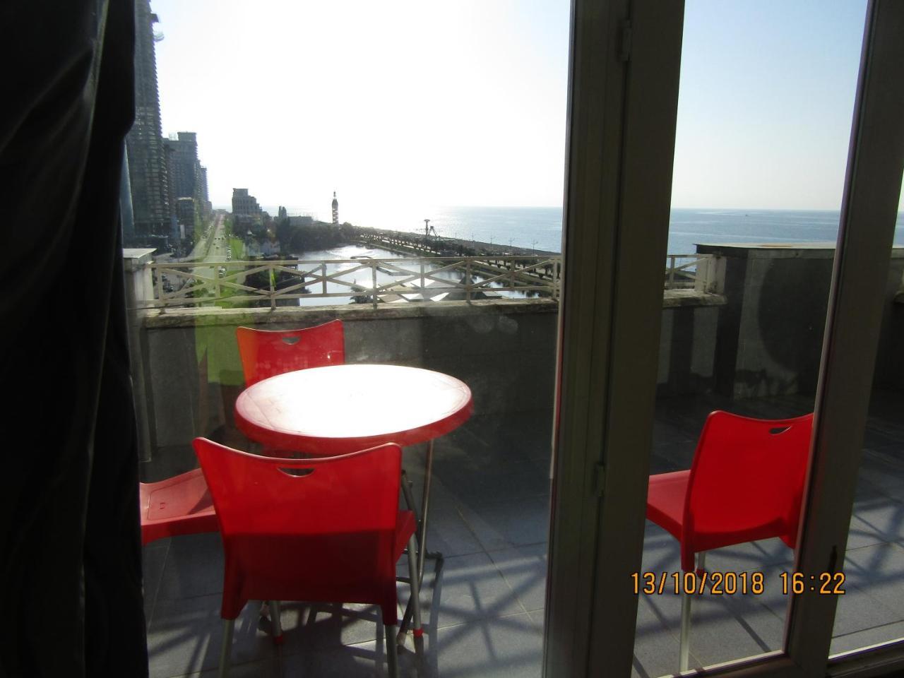Apartment Miracle Batumi Exteriör bild
