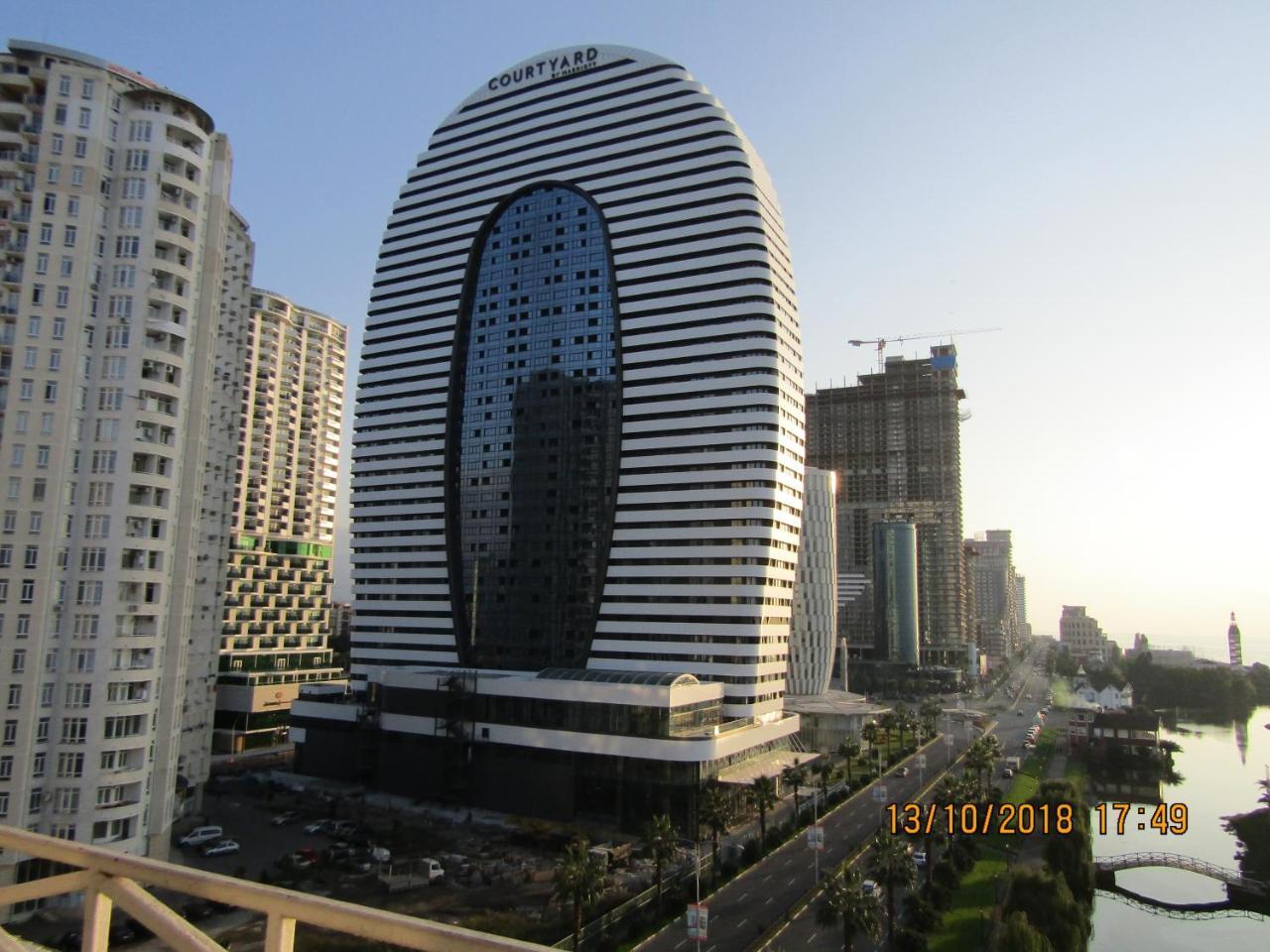 Apartment Miracle Batumi Exteriör bild
