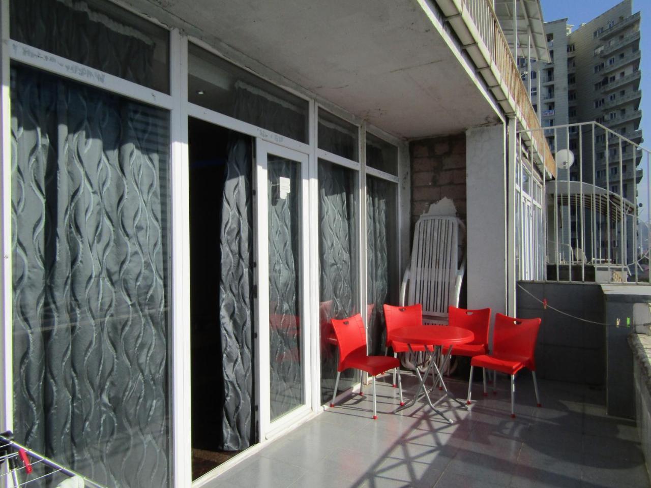Apartment Miracle Batumi Exteriör bild