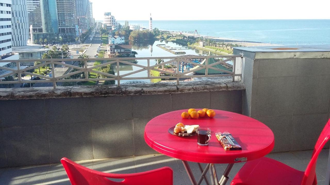Apartment Miracle Batumi Exteriör bild