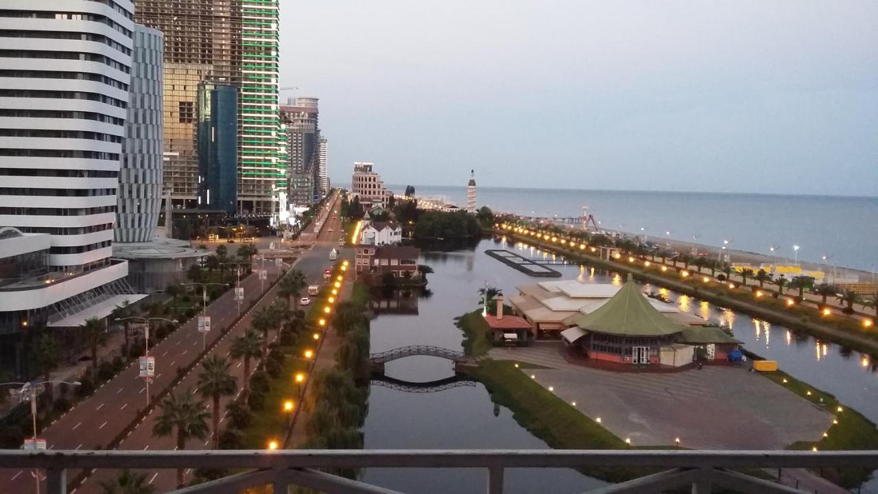 Apartment Miracle Batumi Exteriör bild