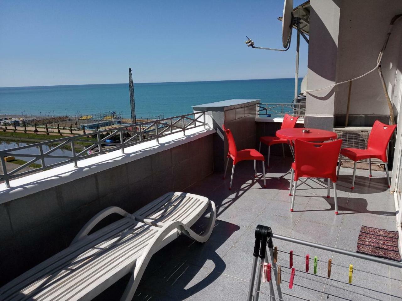 Apartment Miracle Batumi Exteriör bild