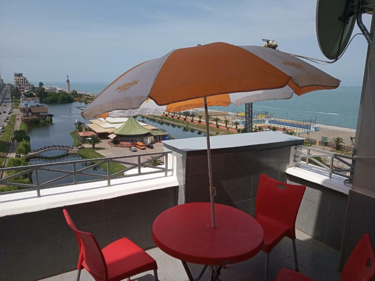 Apartment Miracle Batumi Exteriör bild