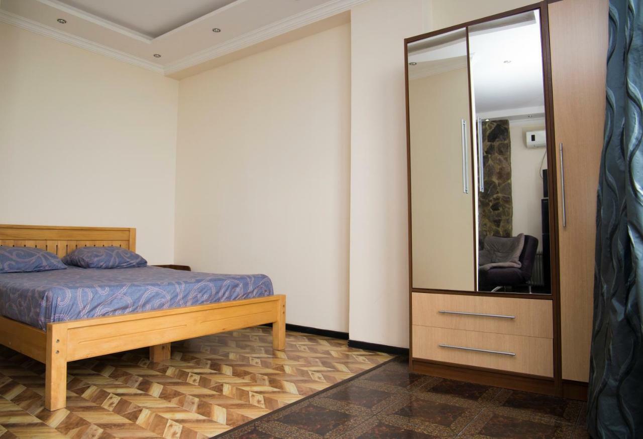 Apartment Miracle Batumi Exteriör bild