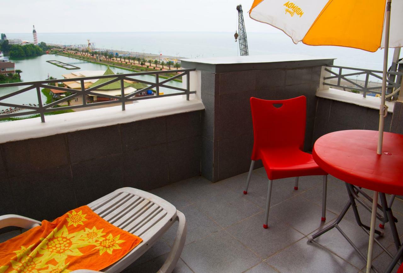 Apartment Miracle Batumi Exteriör bild