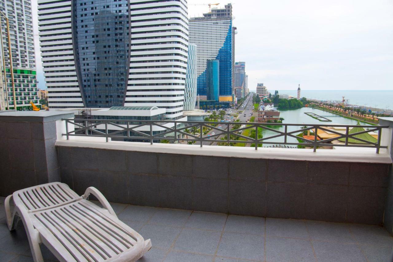 Apartment Miracle Batumi Exteriör bild