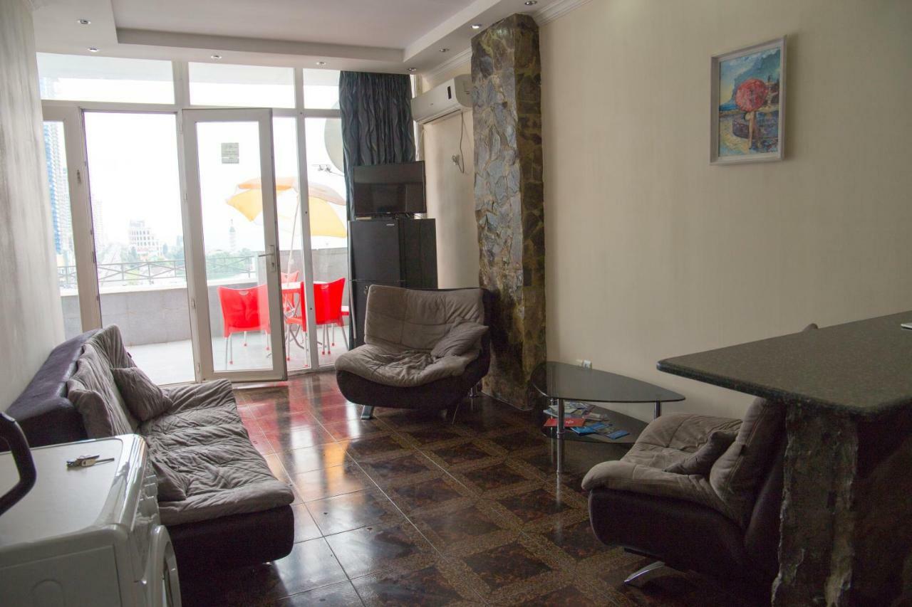 Apartment Miracle Batumi Exteriör bild